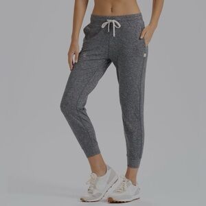 Vuori’s women’s performance jogger size small dark heather grey size small